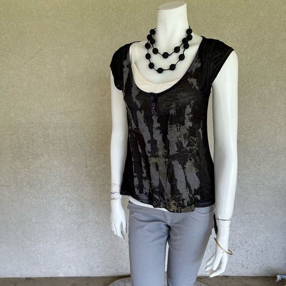 SCREENWORN Piper Perabo Because She Said So American Eagle Urban Outfitters Top - Picture 3 of 5